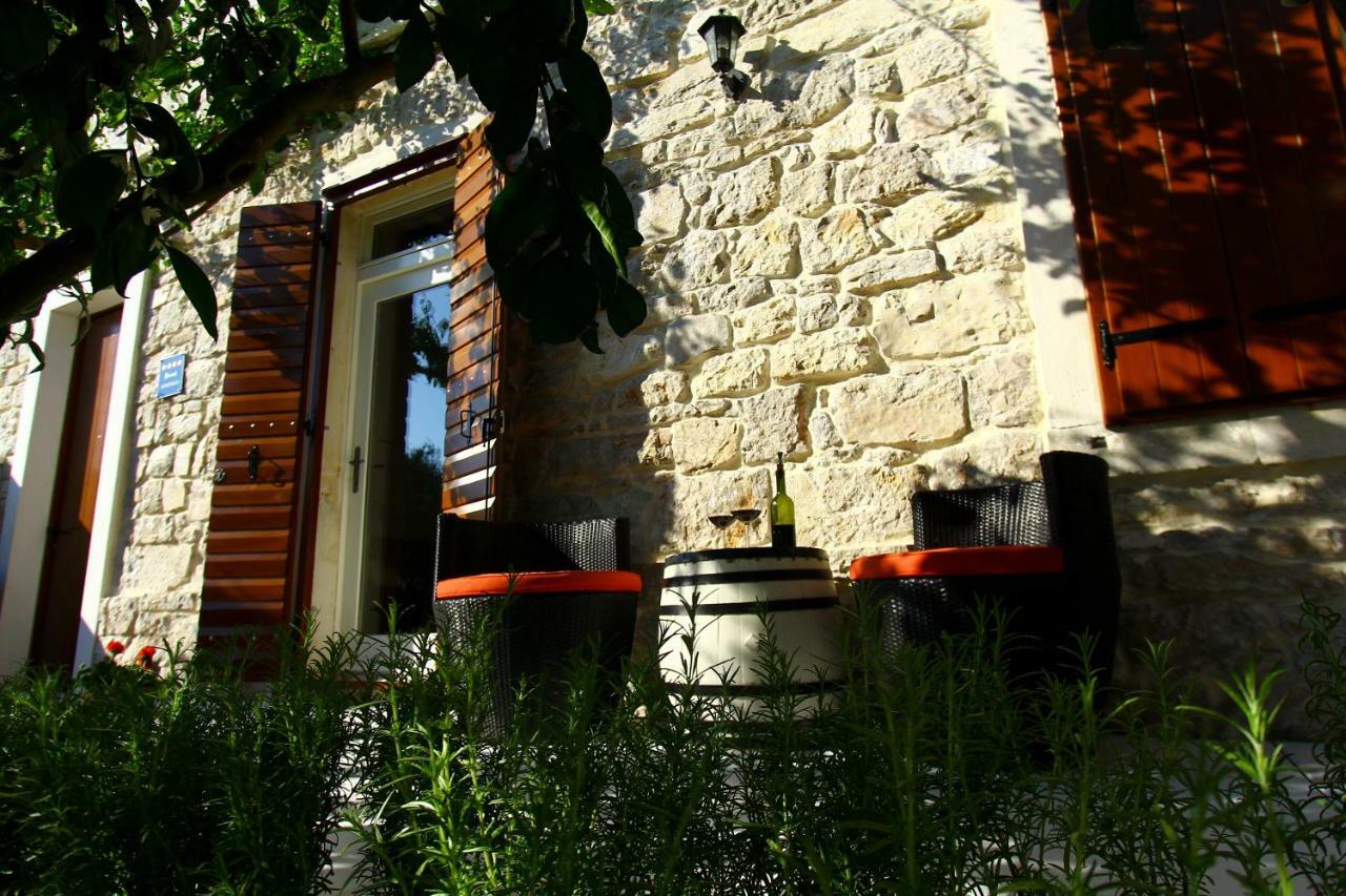 Апартаменти Old House Светі Филип-і-Яков Екстер'єр фото